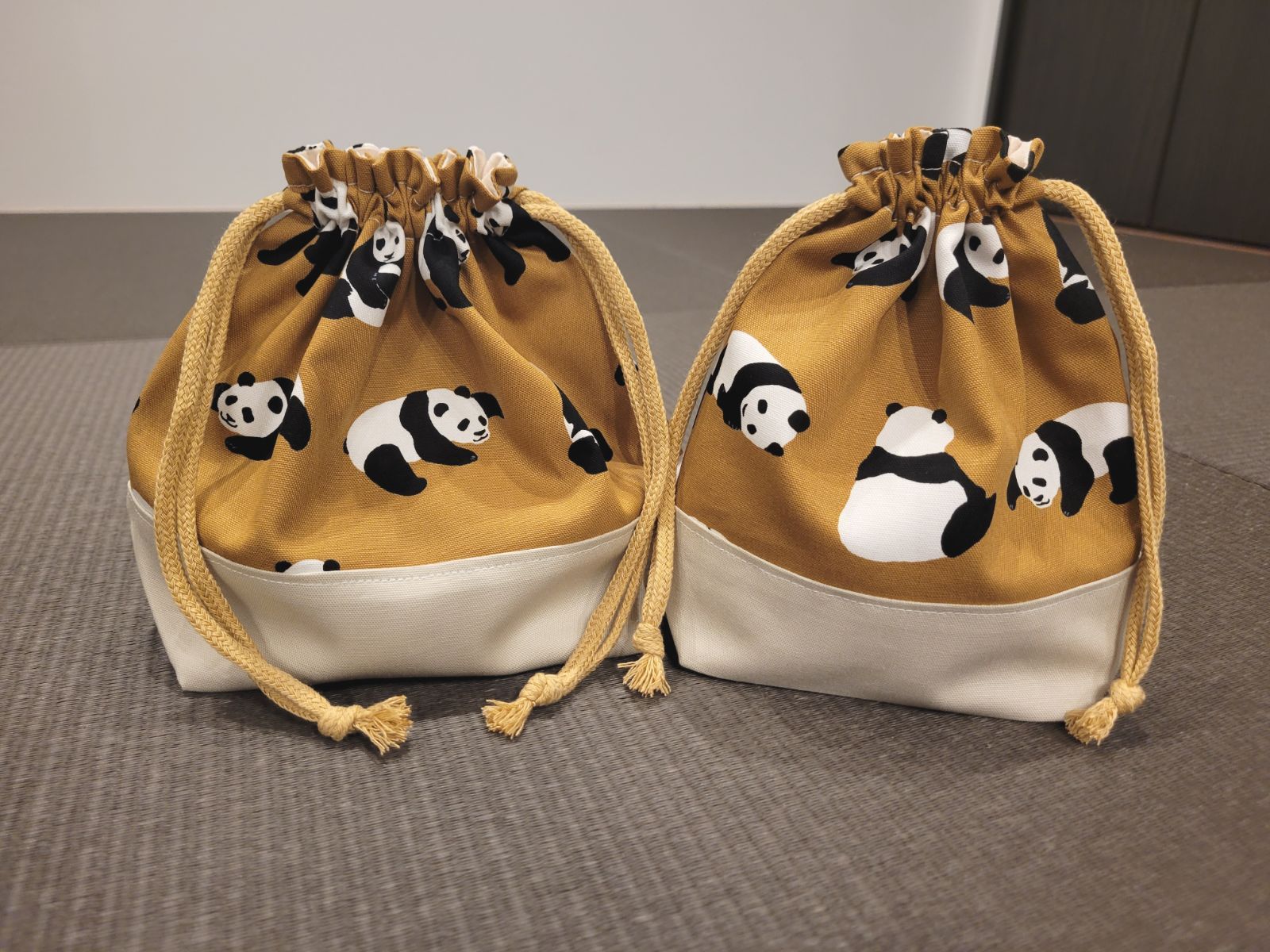 人気の福袋 かわいい 新品 未使用 お弁当袋コップ袋2点セット パンダ柄マスタード その他 Www Awarestorebr Com Br Www Awarestorebr Com Br