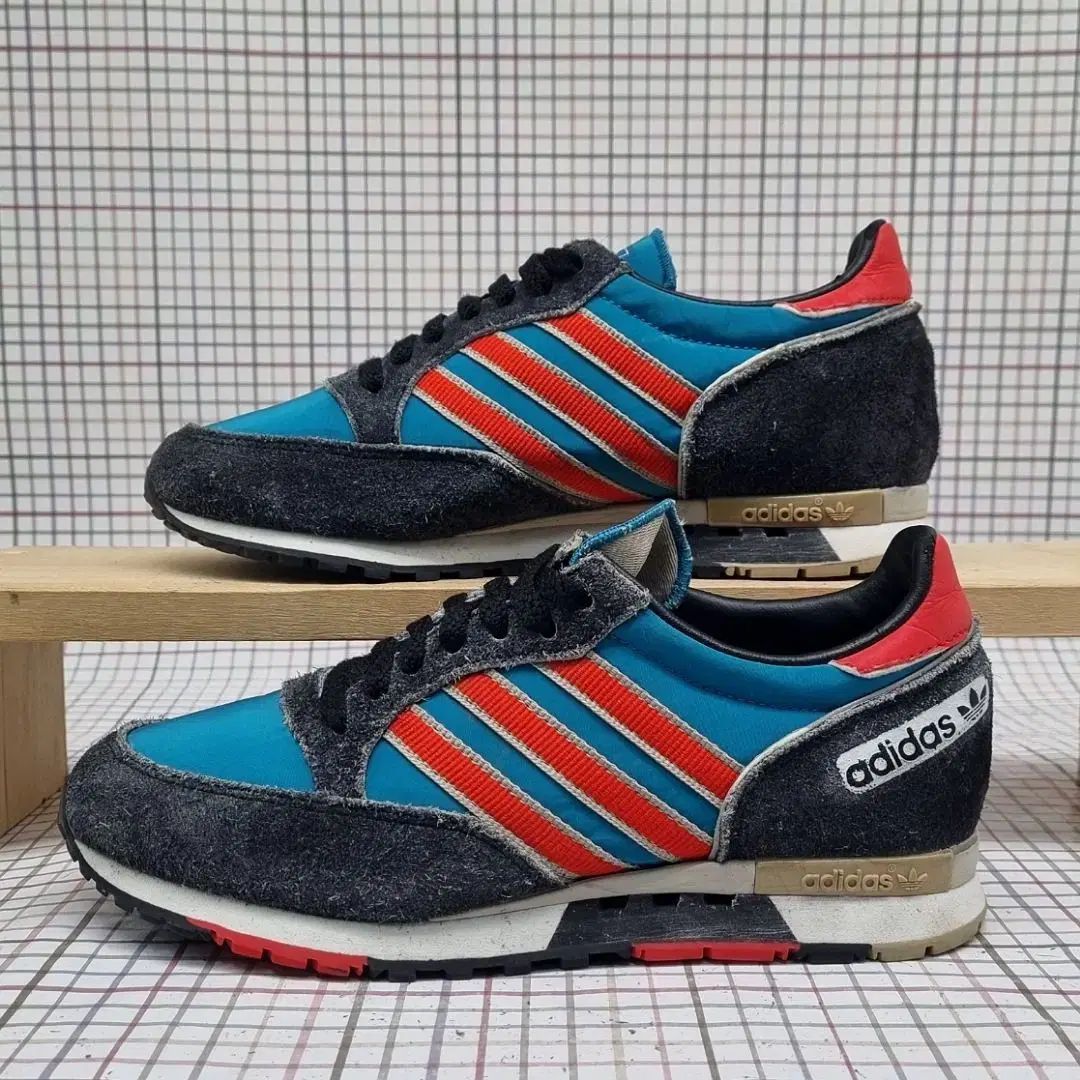 adidas(アディダス) ファントム レディーススニーカー 225_