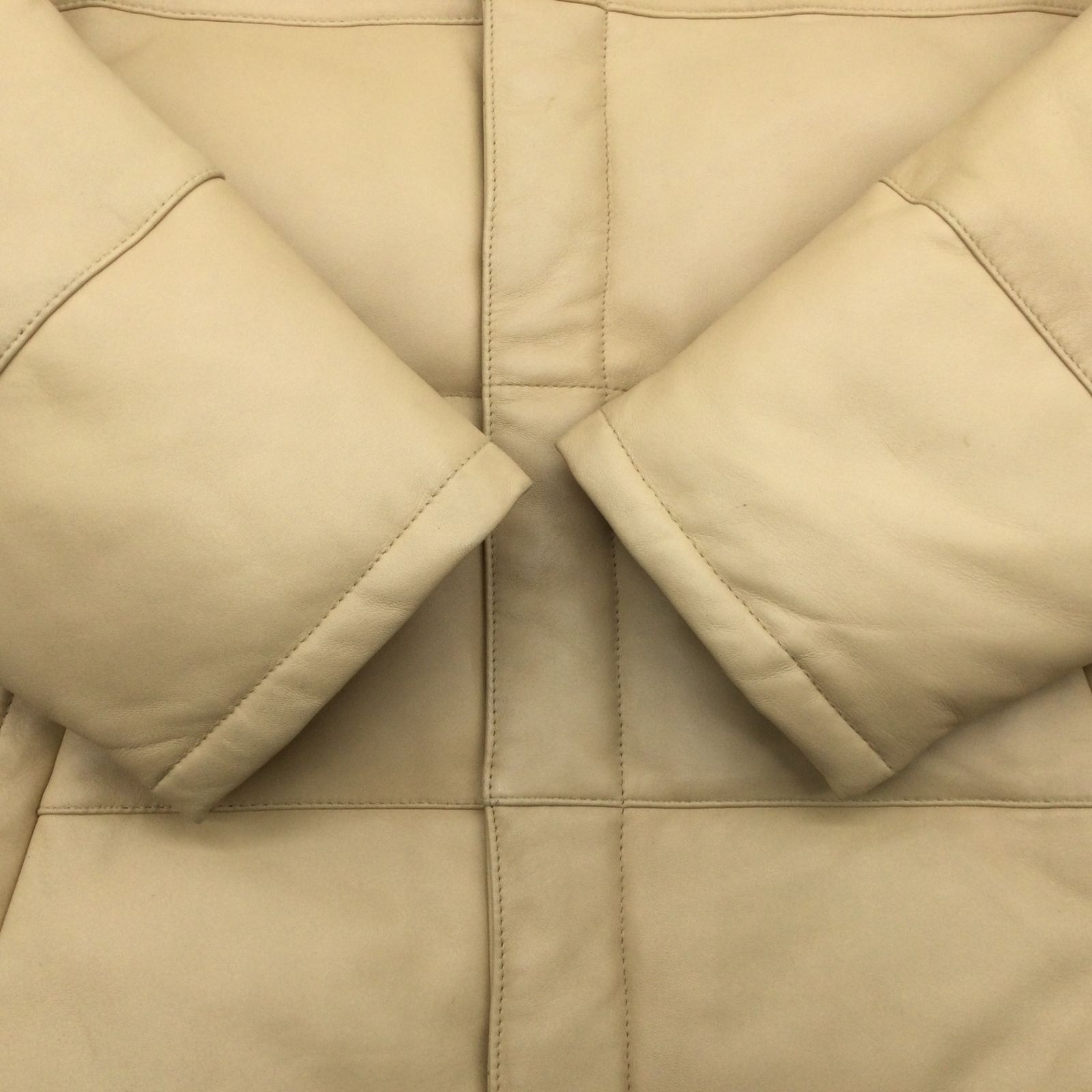 バックロゴ レザーダウンジャケット