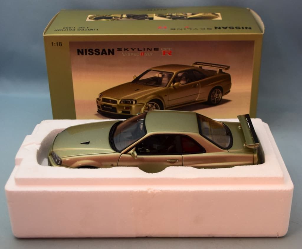 AUTOart 1|18 NISSAN SKYLINE R34 GTR V-SPEC II NUR MILLENNIUM JADE 77338