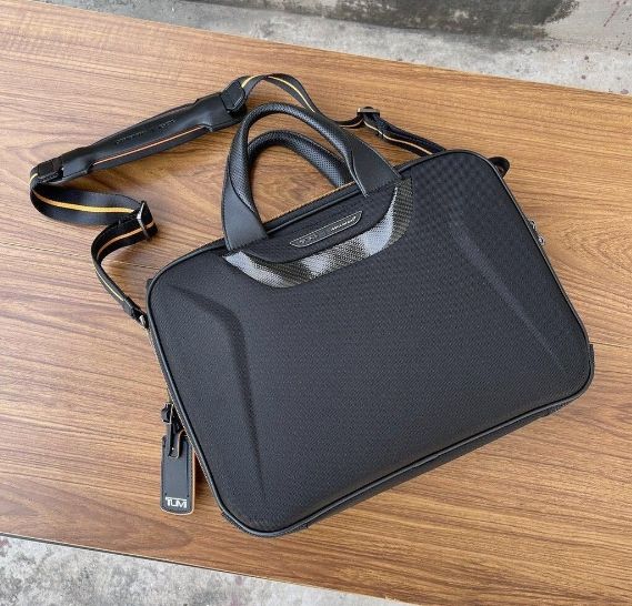 新品トゥミTUMI×MCLAREN「アクスル」スリム ブリーフ - メルカリ 