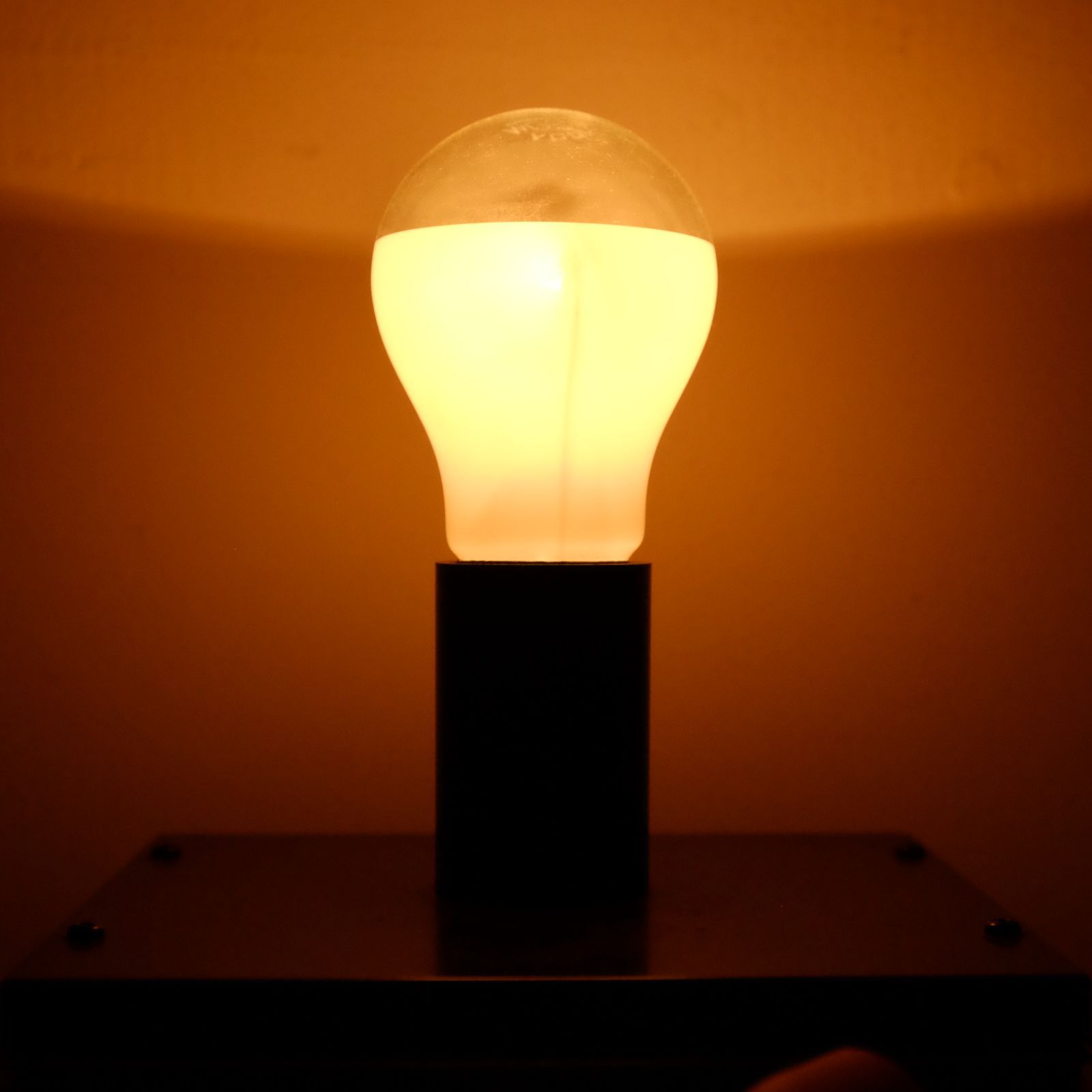 Toshiba 東芝 セミホワイトランプ 100V20W 昭和レトロ 白熱電球