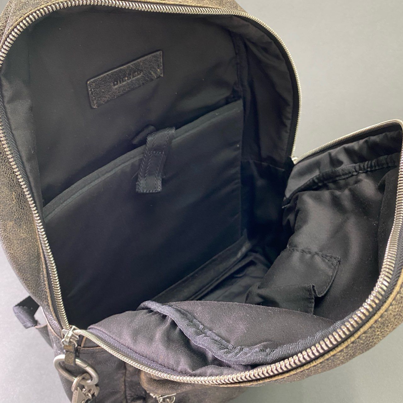 【DIESEL ディーゼル】希少 ヴィンテージ加工 リュック ブラウン レザー DIESEL ディーゼル】希少 ヴィンテージ加工 リュック ブラウン