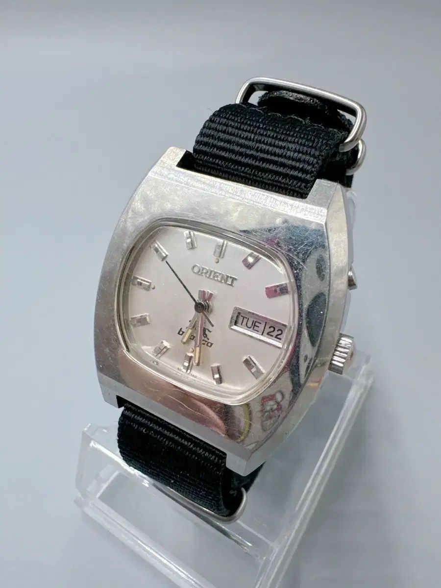 1980年代 ヴィンテージ ORIENT リー Bronco 手巻き機械式 時計