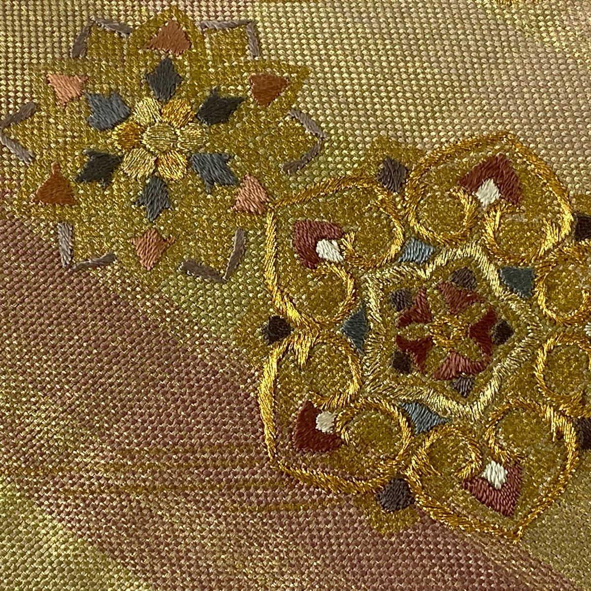 袋帯 逸品 華文 霞 金銀糸 箔 金色 お太鼓柄 正絹 【中古】