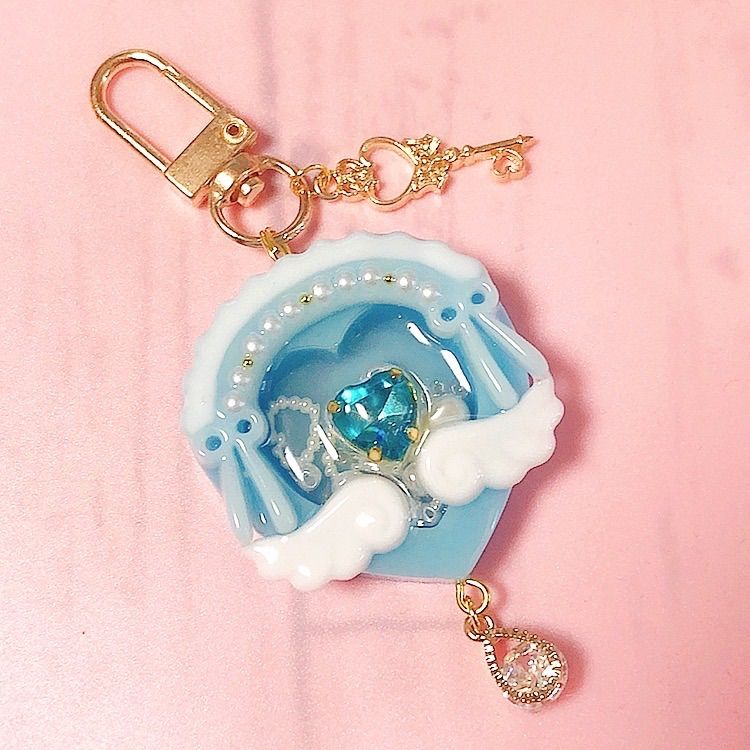 蓄光パステルブルー系ムーンシェイカーキーホルダー　レジン　シャカシャカ　キラキラ 月 ブルー ペア シャカシャカキーホルダー シェイカー レジン