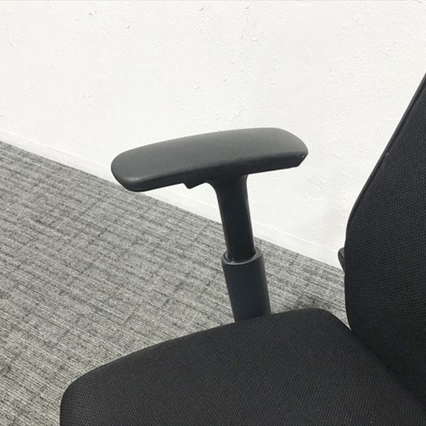 エスクード ハイバック クッションタイプ オフィスチェア 肘付 オカムラ ブラック MARWIL-DEMENAGEMENTS_CH