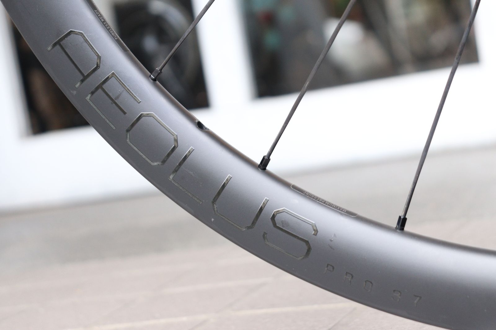 カーボン チューブレスレディ