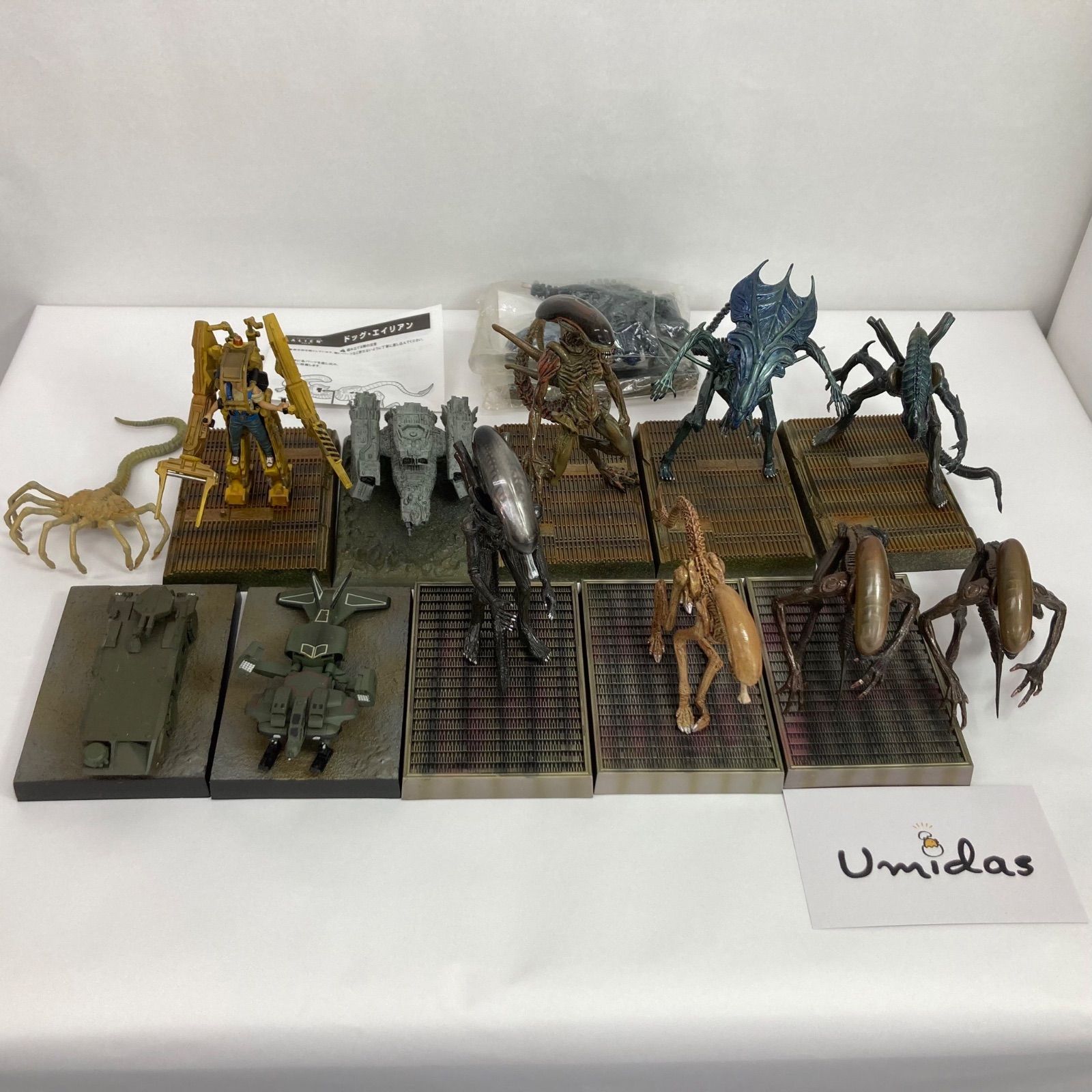 エイリアンフィギュアセット 13体 71PAQ4SvoqL._UF350,350_QL50_.jpg