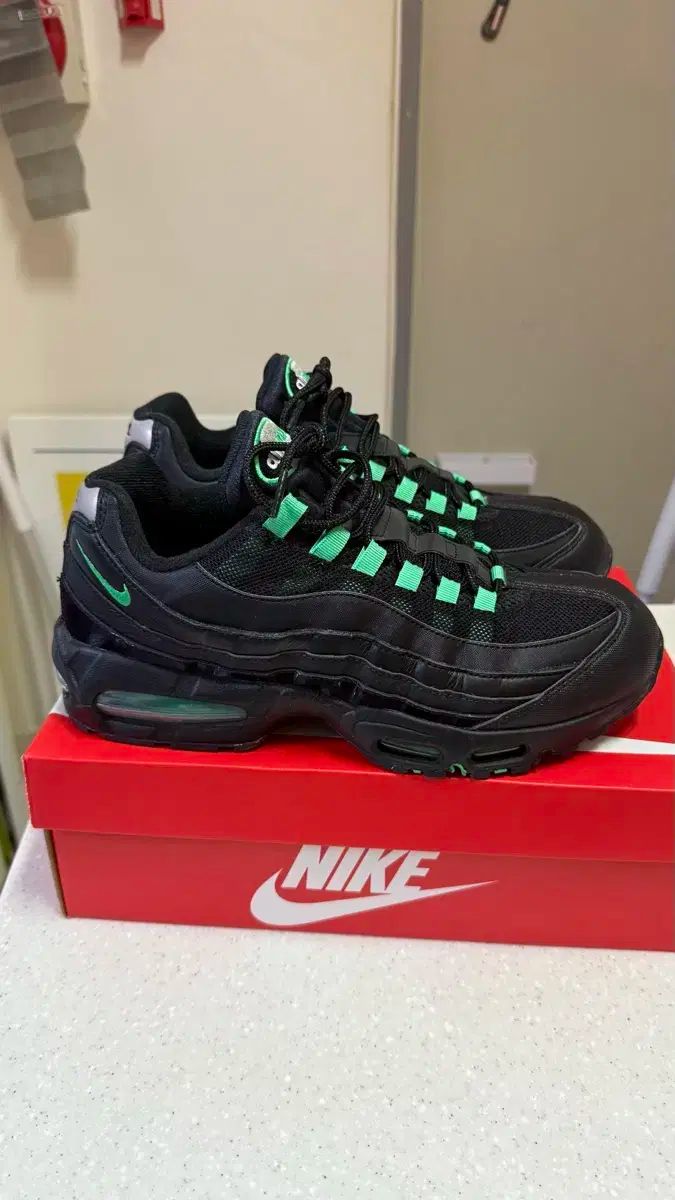 ナイキ エアマックス 95 ブラック グリーン 290