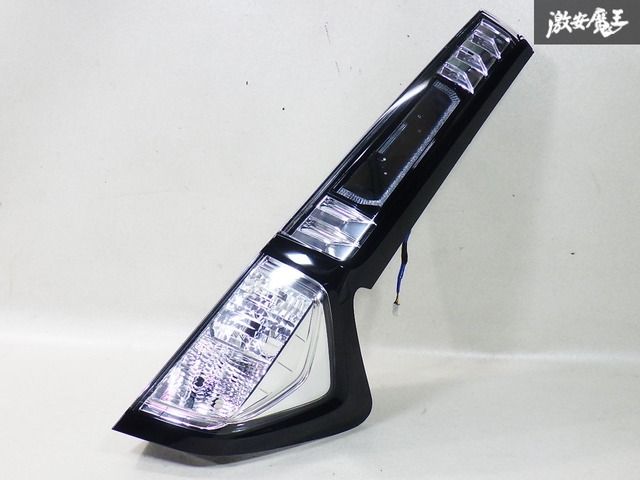 トヨタ 純正 M900A M910A ルーミー タンク LED テールライト