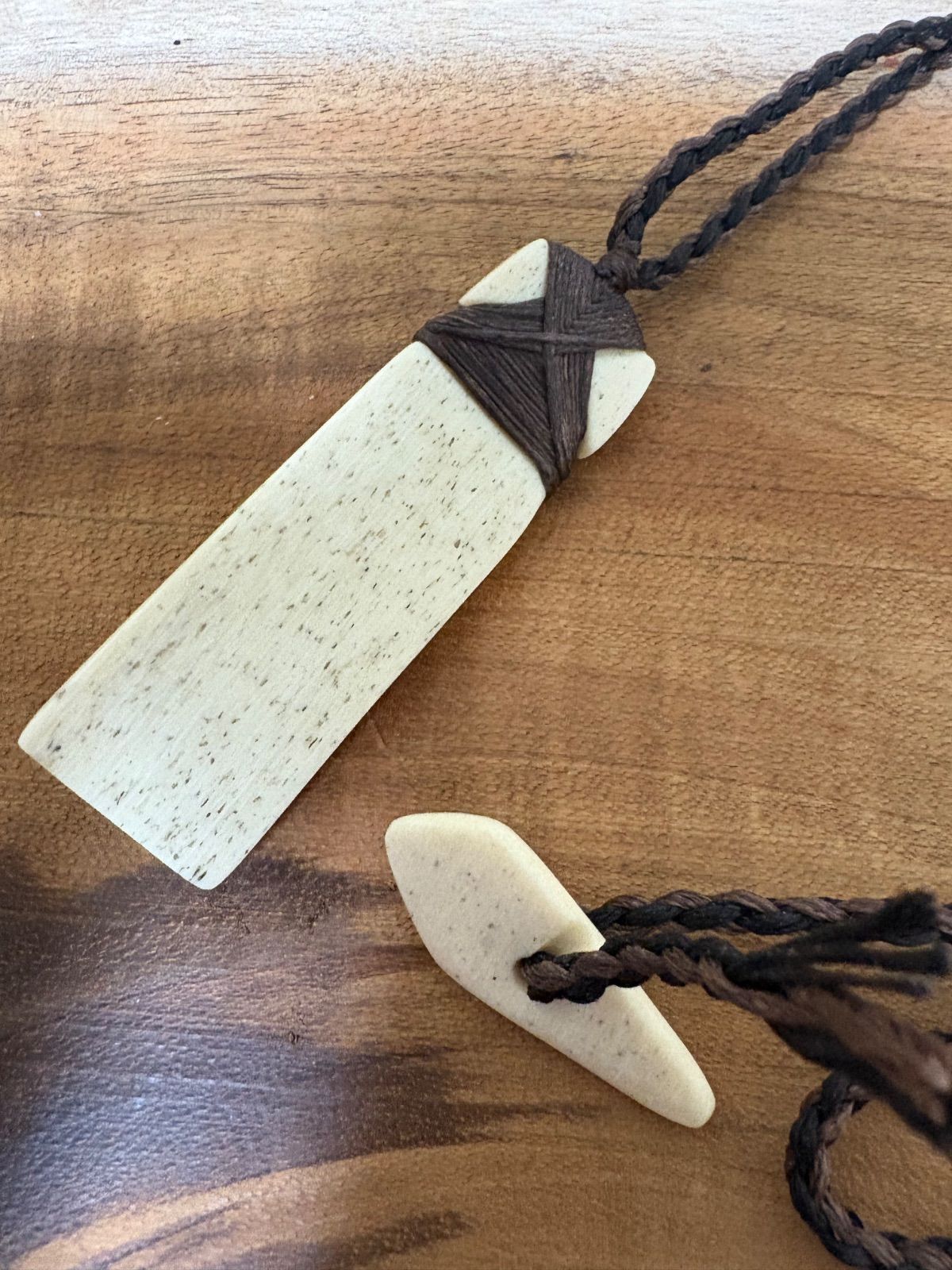 ボーンカービングネックレス(hksw-t1)Hei Toki ハワイアンコア