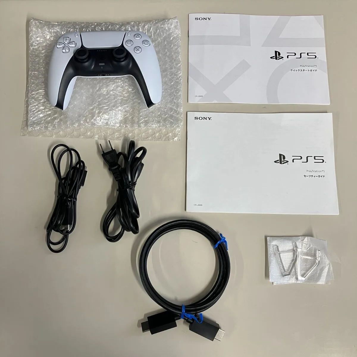 PlayStation 5 あったかい (PS5) 本体2000とコントローラー中古