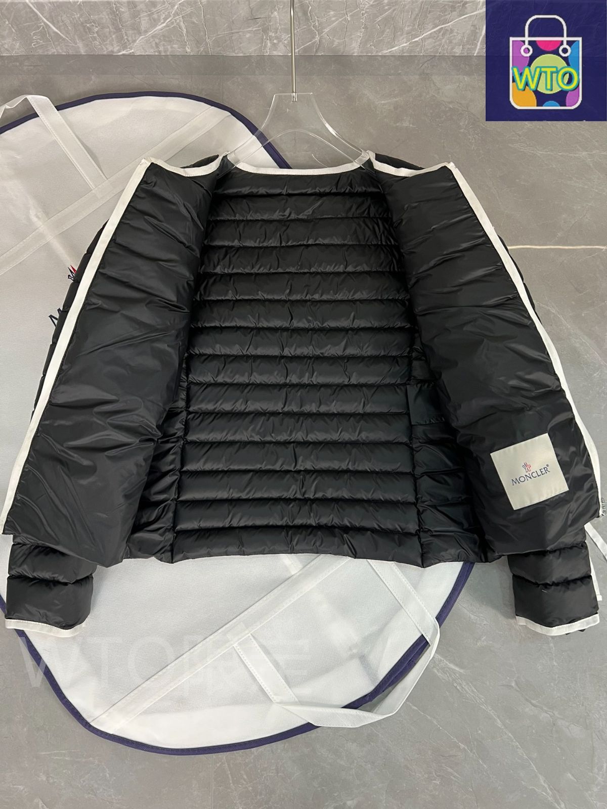 MONCLERモンクレール レディース 短い肩パッド ラウンドネック｜ ｜