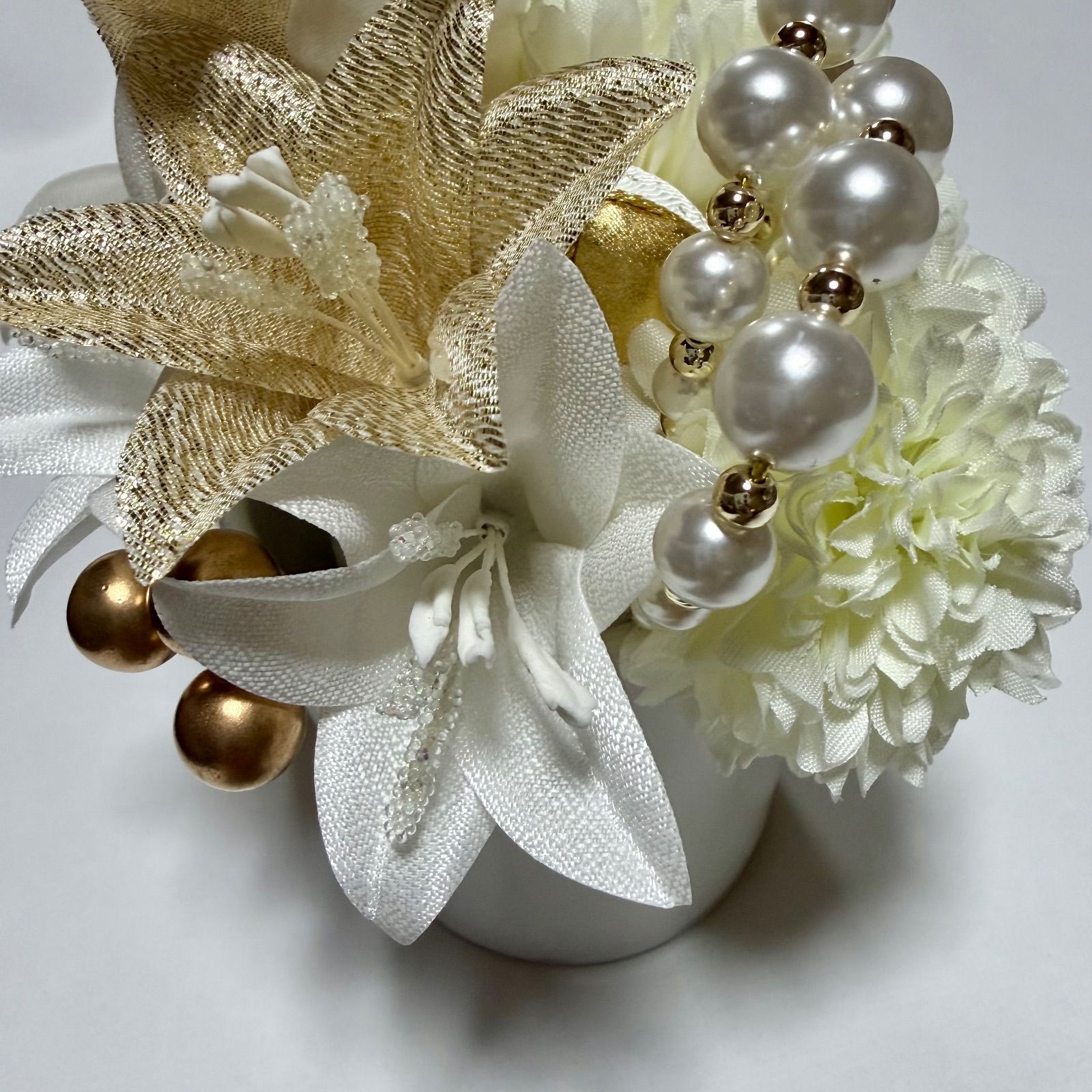 L172 髪飾り ゴールド 白 百合 ピンポンマム パール タッセル