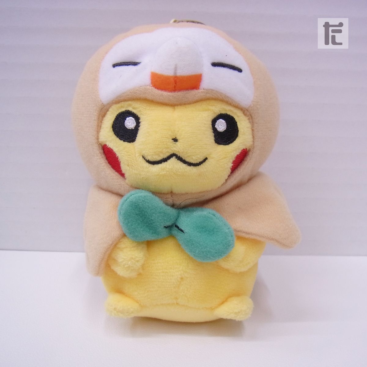 ポケモンセンター モクローのポンチョを着たピカチュウ