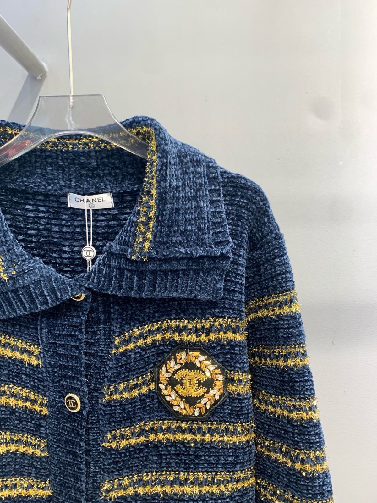 *スタッフ制服☆Chanelブルー☆カーディガン 日本国内最高級ブランド販売店のブランド通販専門店 / シャネル