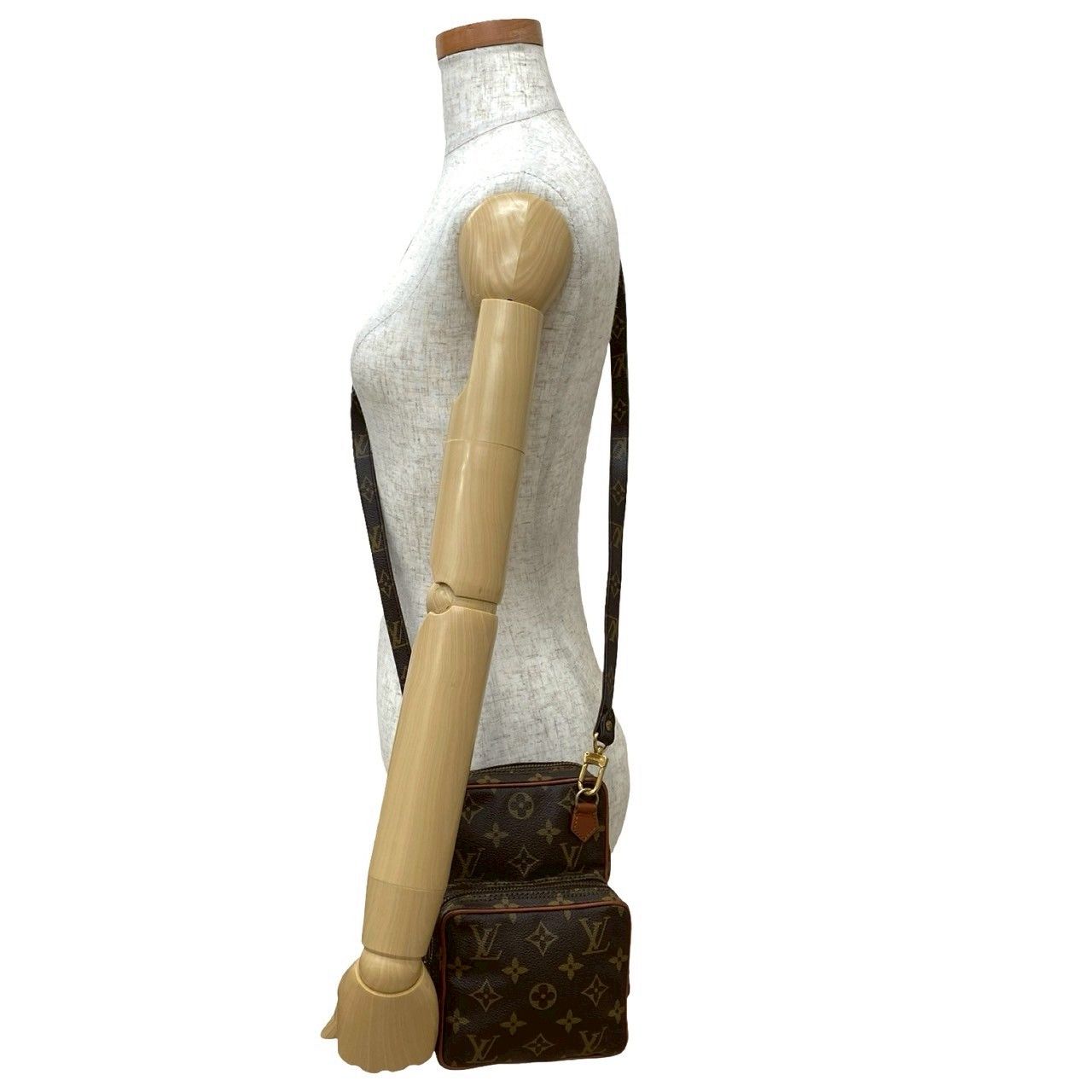 極美品ルイヴィトン アマゾン モノグラム ショルダーバッグ 斜め掛け ポシェット LOUIS VUITTON 極 美品 ルイヴィトン アマゾン モノグラム ロゴ