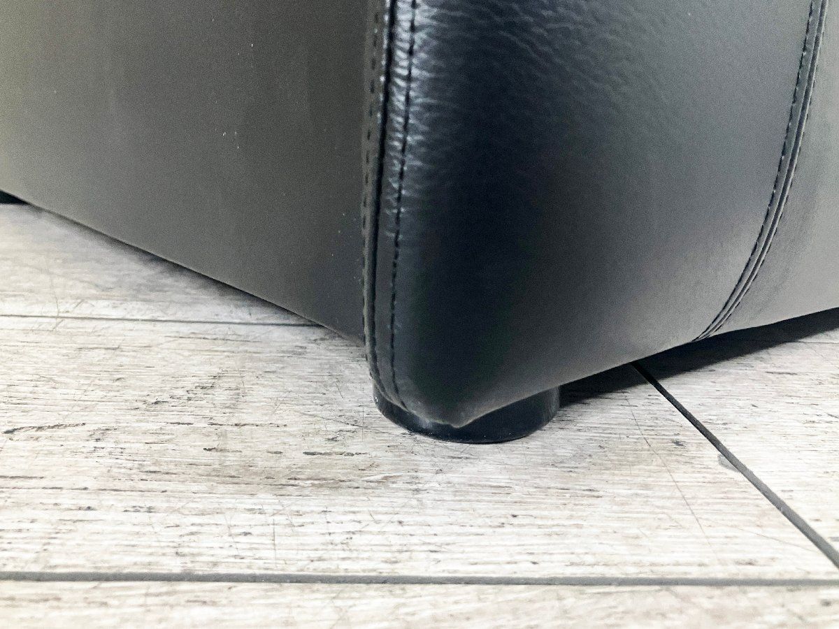 Collection 本革アームチェア