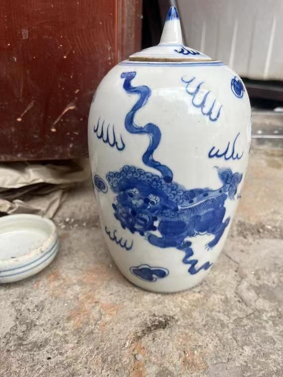 青花獅子冬瓜壇 景徳鎮  陶磁器  現代工芸品 美術品 装飾品 置物 中国美術 青花獅子毬冬瓜壇 景徳鎮 陶磁器 装飾品 現代工芸品