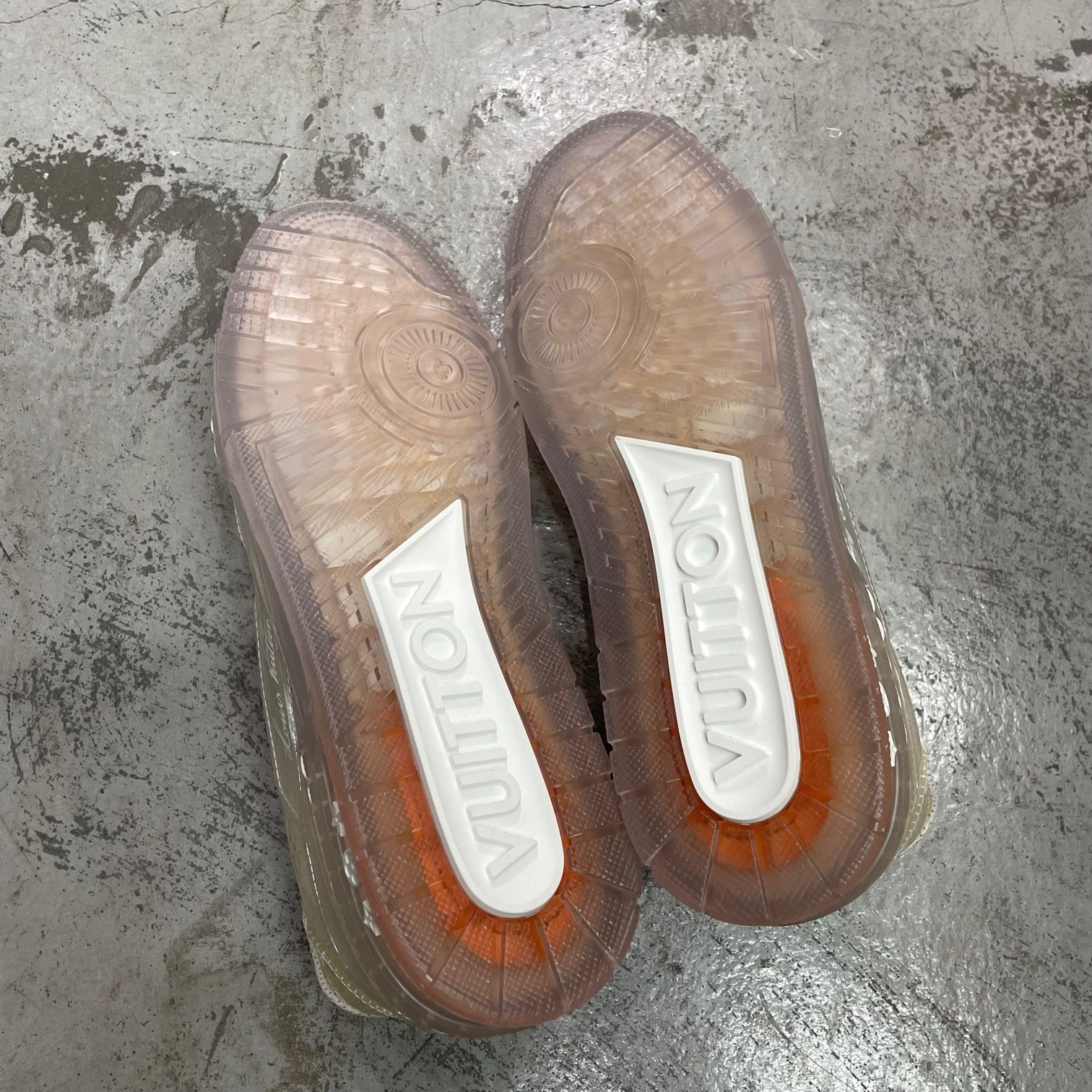 新品 LOUIS VUITTON LVトレイナーライン クリア スニーカー GO0220 