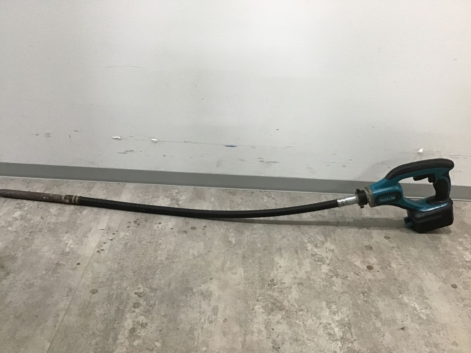 送料含む 品 マキタ makita コードレスコンクリートバイブレータ VR450DZ アクトツール富山店 吊