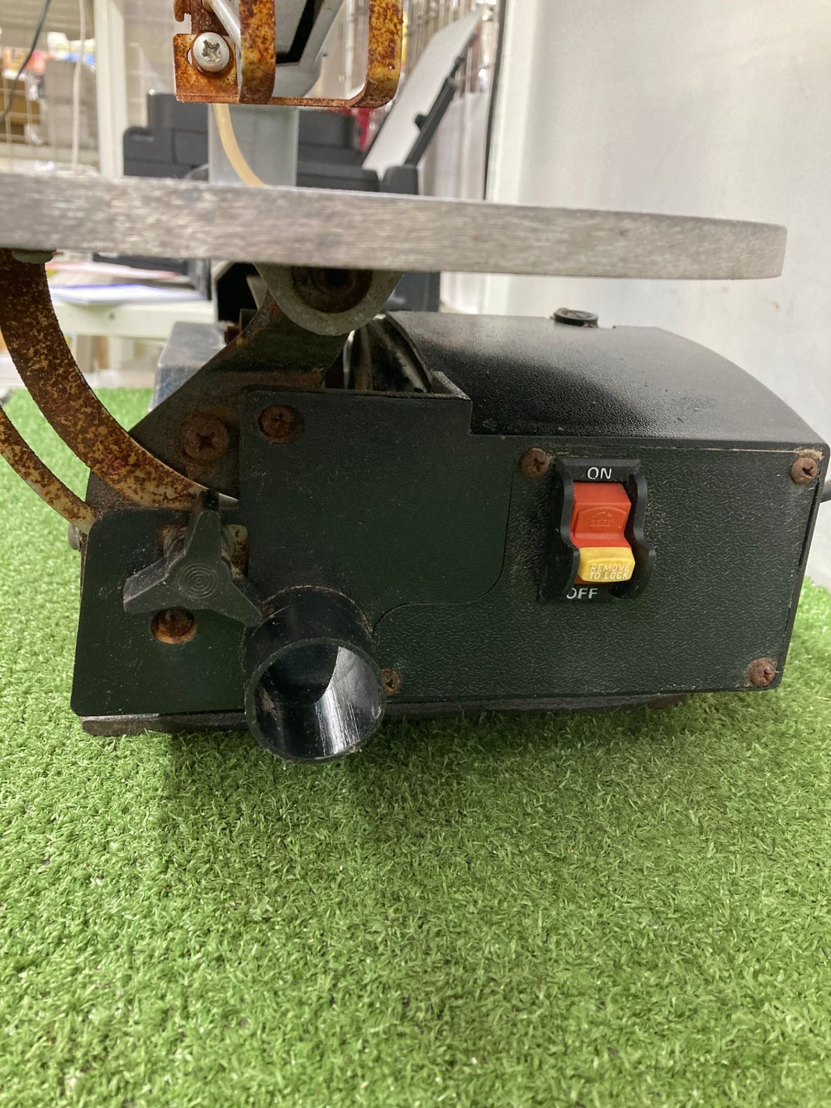 中古品】【0921】☆SK11 卓上糸鋸盤 フトコロ 400mm テーブル 250