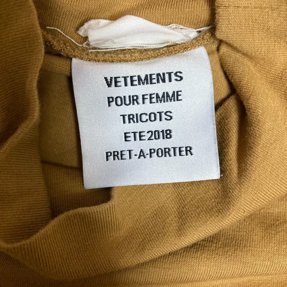 美品 VETEMENTS ヴェトモン ロゴ刺繍 ハイネック ショートスリーブ Tシャツ カットソー XS キャメル レディース 古着 中古 美品 VETEMENTS ヴェトモン ロゴ刺繍 ハイネック ショート
