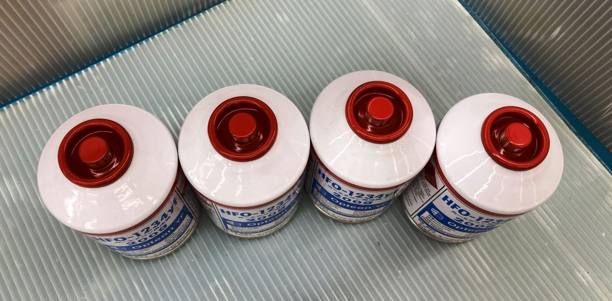 現状品 イワタニ HFO-1234yf カーエアコン用冷媒4本セット 1本200ｇ