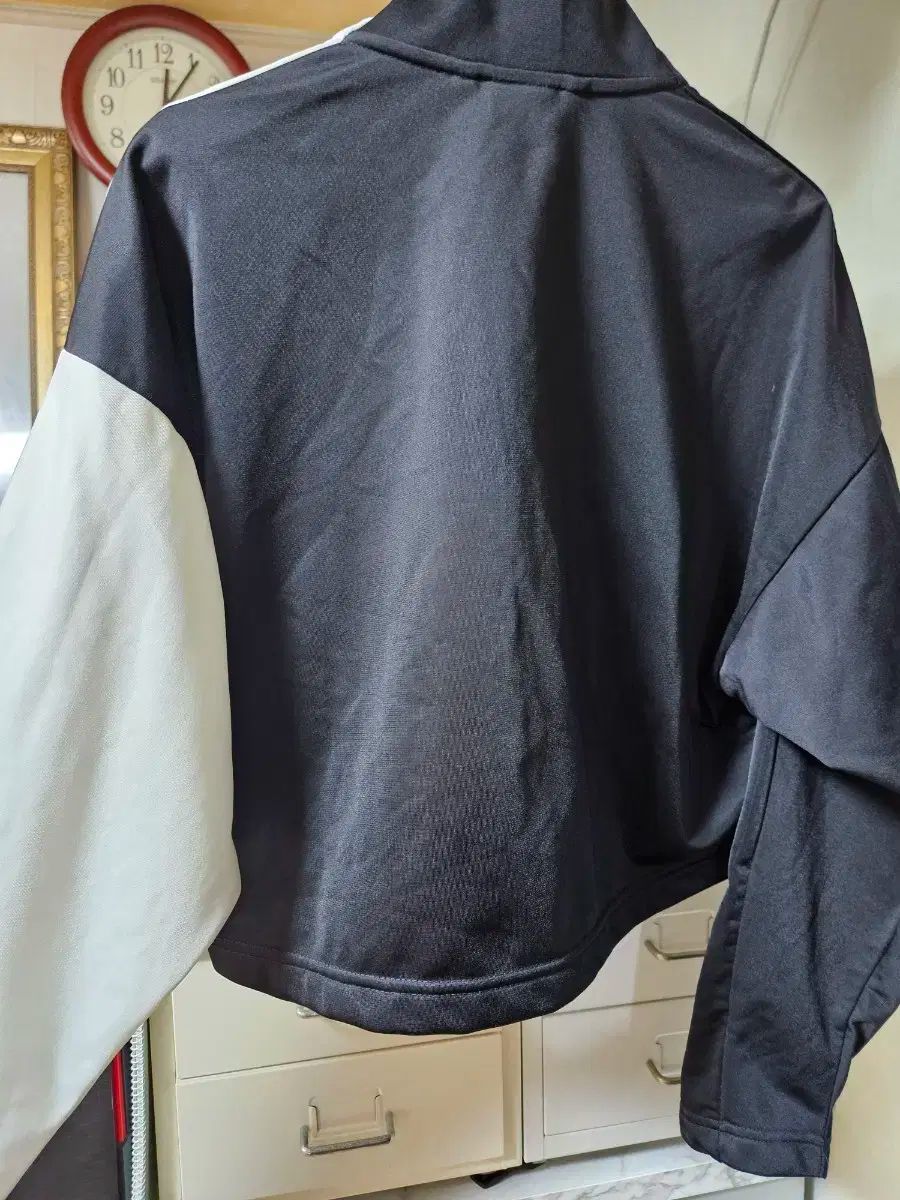 アディダス ブラック 白 トラック ジャケット MAAHADDERANG_COM