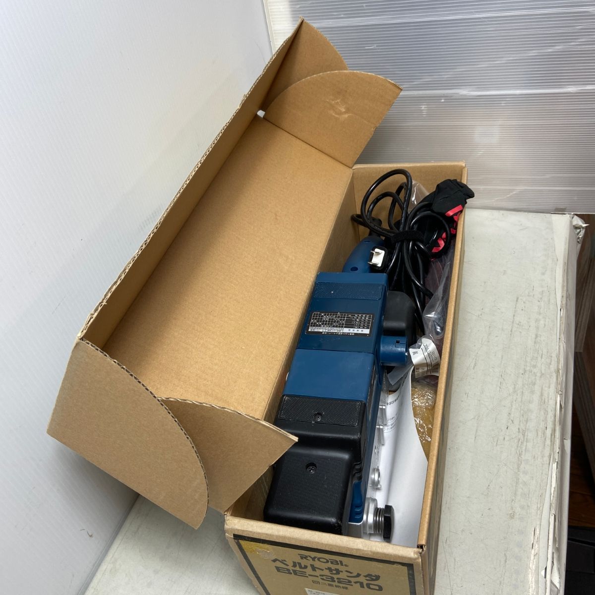 ΦΦRYOBI リョービ 研磨工具 ベルトサンダ 100v BE-3210 ネイビー