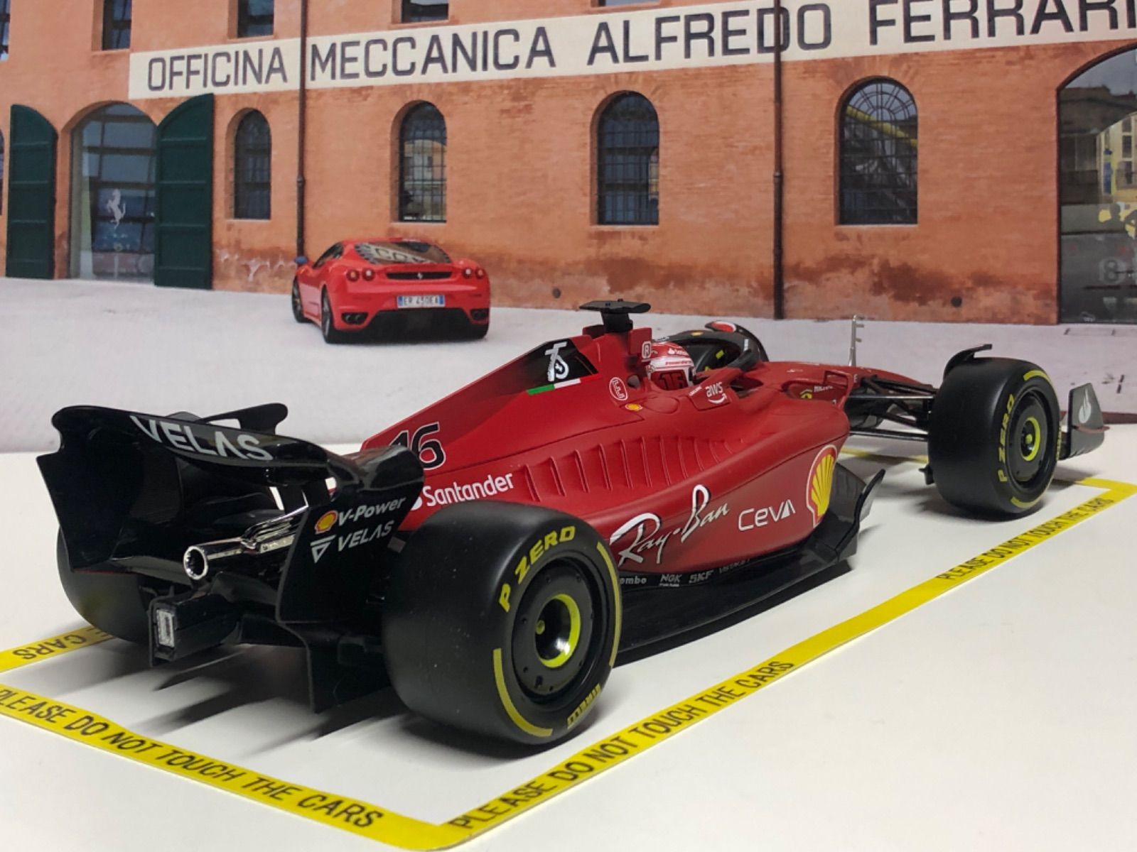 Burago 1/18 Ferrari F1-75 #16 CHARLES LECLERC フェラーリ ブラーゴ