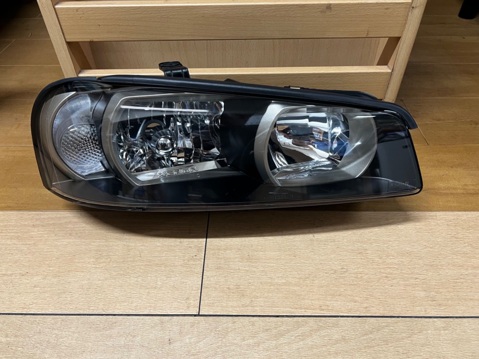 新入荷‼️ 激レア 日産 ER34 スカイライン純正 右 キセノンHIDヘッドライト 品番 26025-AA102 - メルカリ