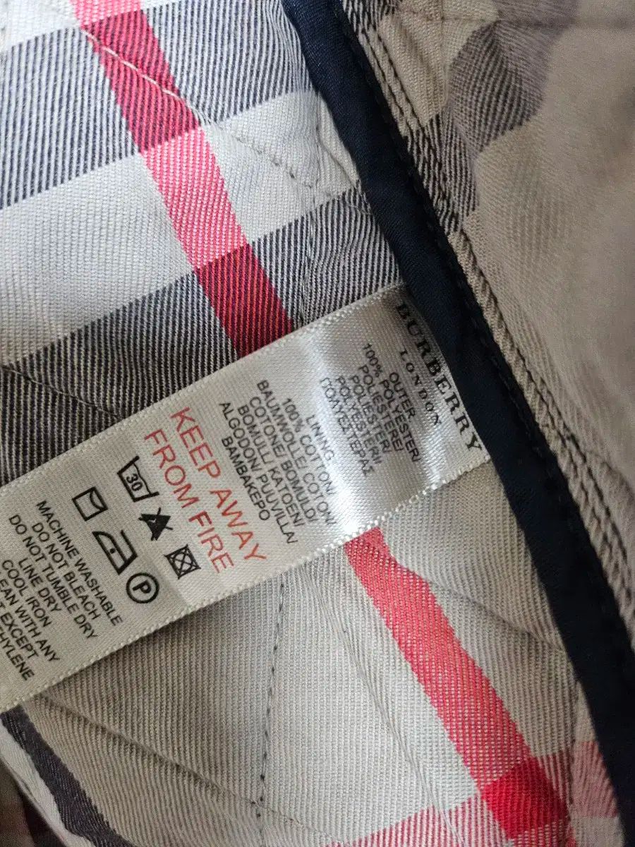 バーバリー キッズ ネイビー キルティング ジャケット 3y