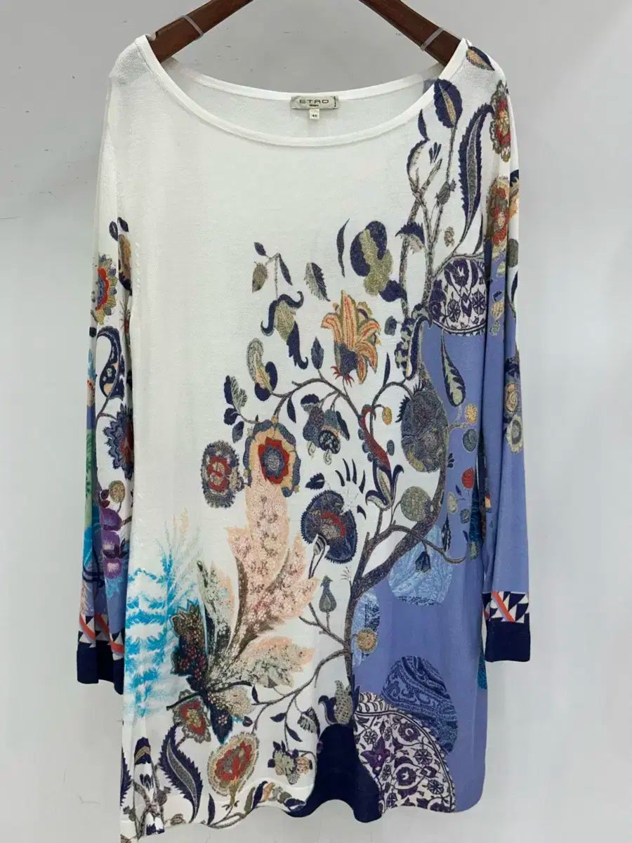 ETROエトロ　シルクニット ランクA エトロ【ETRO】Milano Vネックシルクニット サイズ