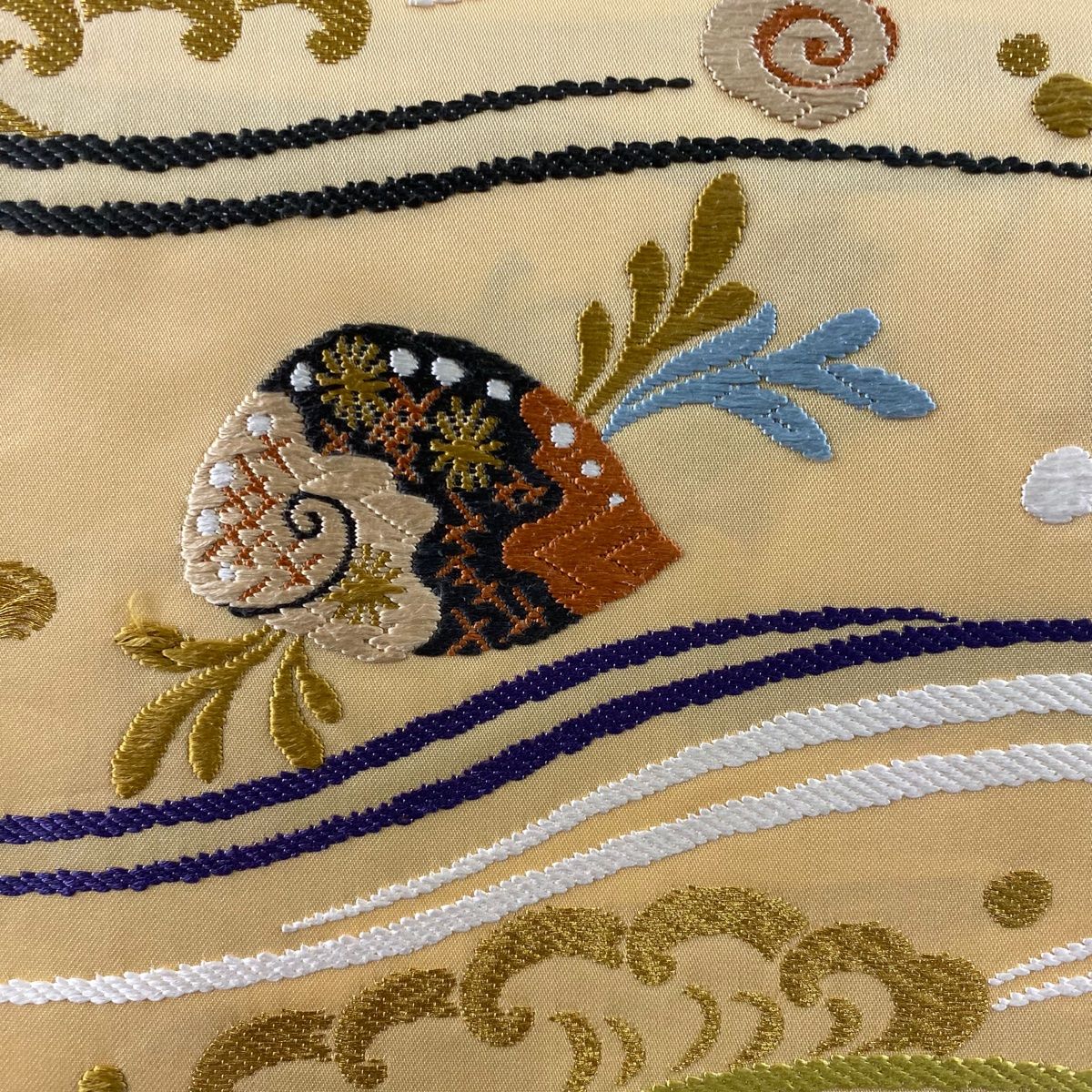袋帯 秀品 貝 波頭 金糸 刺繍 薄オレンジ 六通 正絹