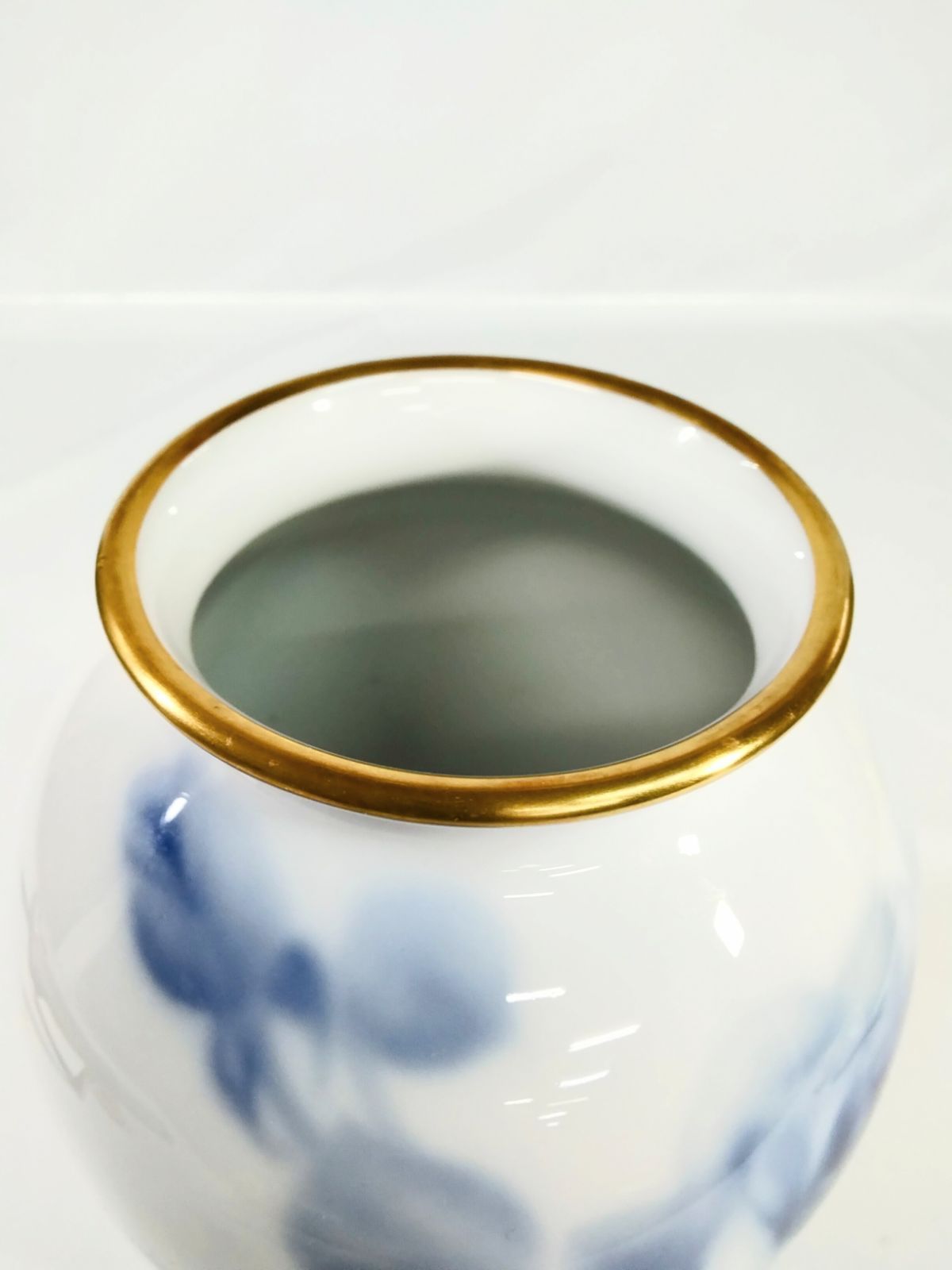 BLUE 家具・インテリア 大倉陶園 OKURA ブルーローズ 花瓶 金彩 高さ約