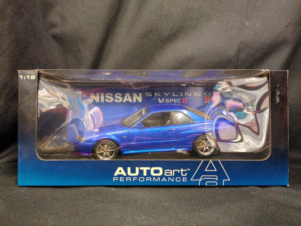 AUTOart 1|18 PERFORMANCE NISSAN SKYLINE R34 GT-R V-SPEC II Bayside Blue 77331
