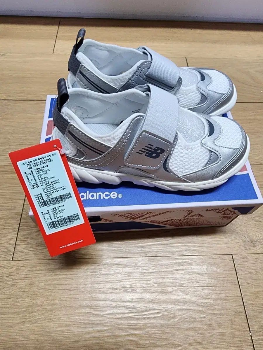 200 New Balance ニューバランス フリドル 920 サンダル シルバー K920S3P