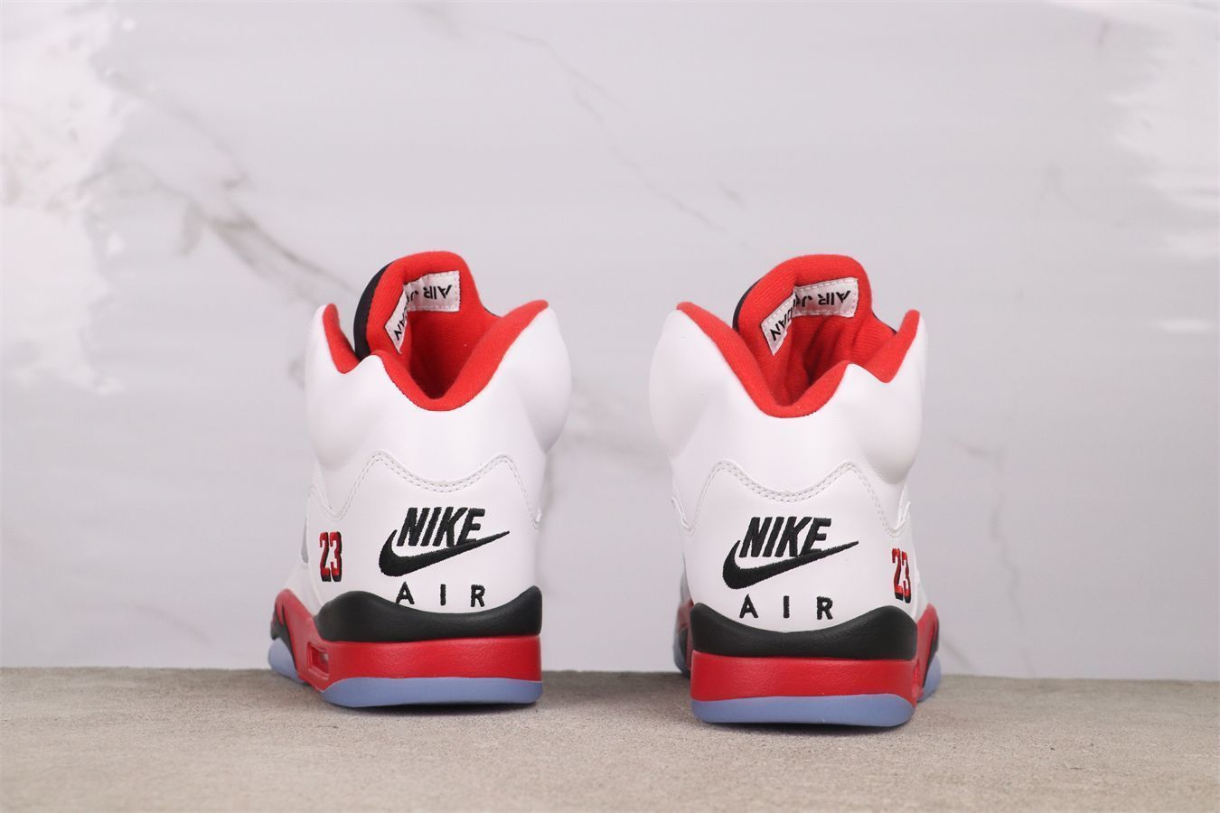 新品　Air Jordan 5 レッド スエード バスケットボールシューズ 新品 Air Jordan 5 レッド スエード バスケットボールシューズ