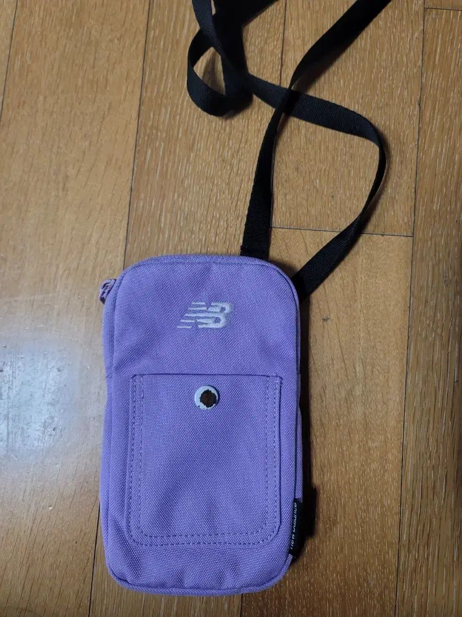 New Balance ニューバランス 紫 ミニ クロスボディバッグ Fila Kids フィラキッズ 帽子