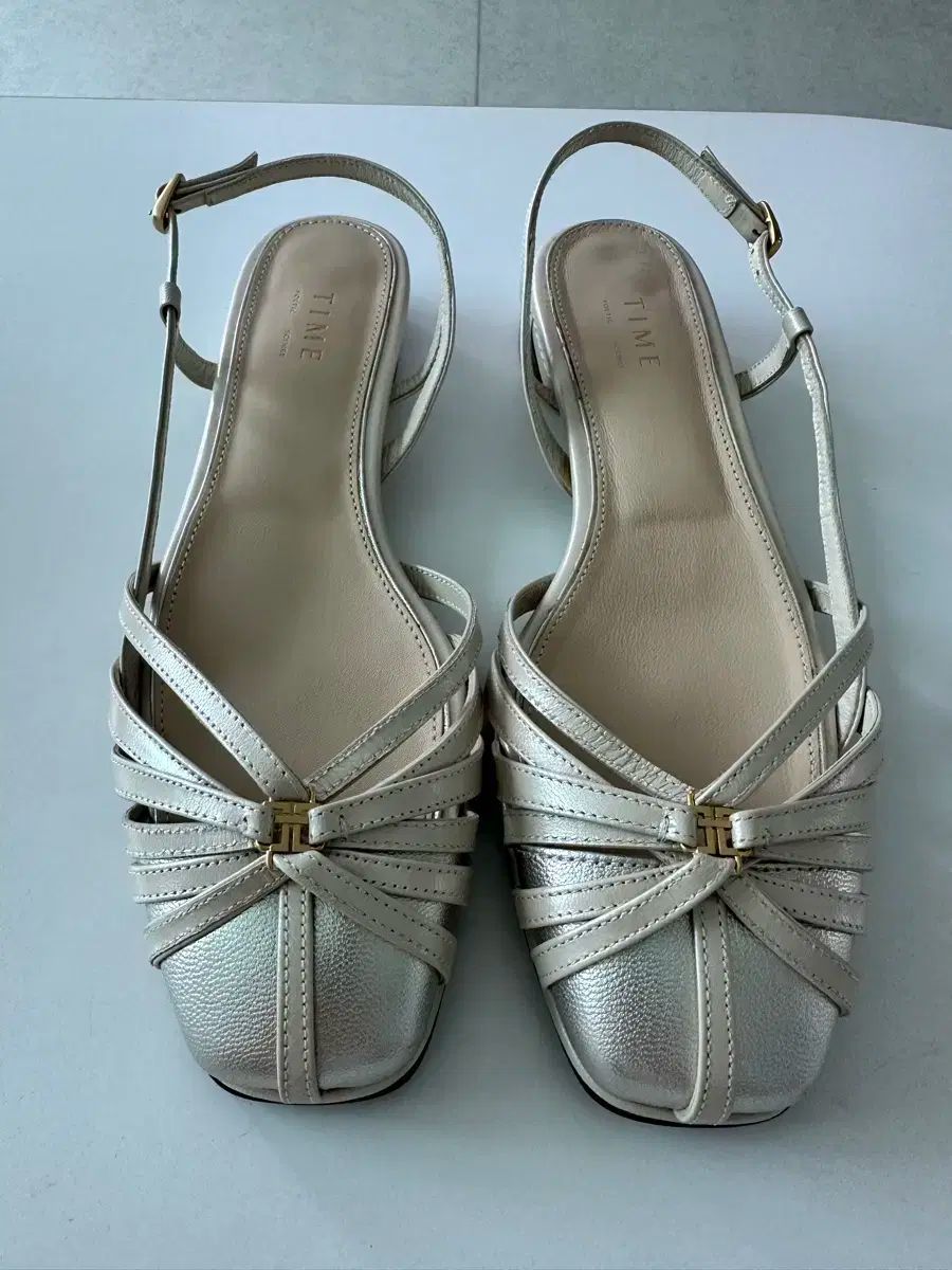 今年の新しいTIME スリングバック 新品 240 サイズ スニーカー 着脱簡単