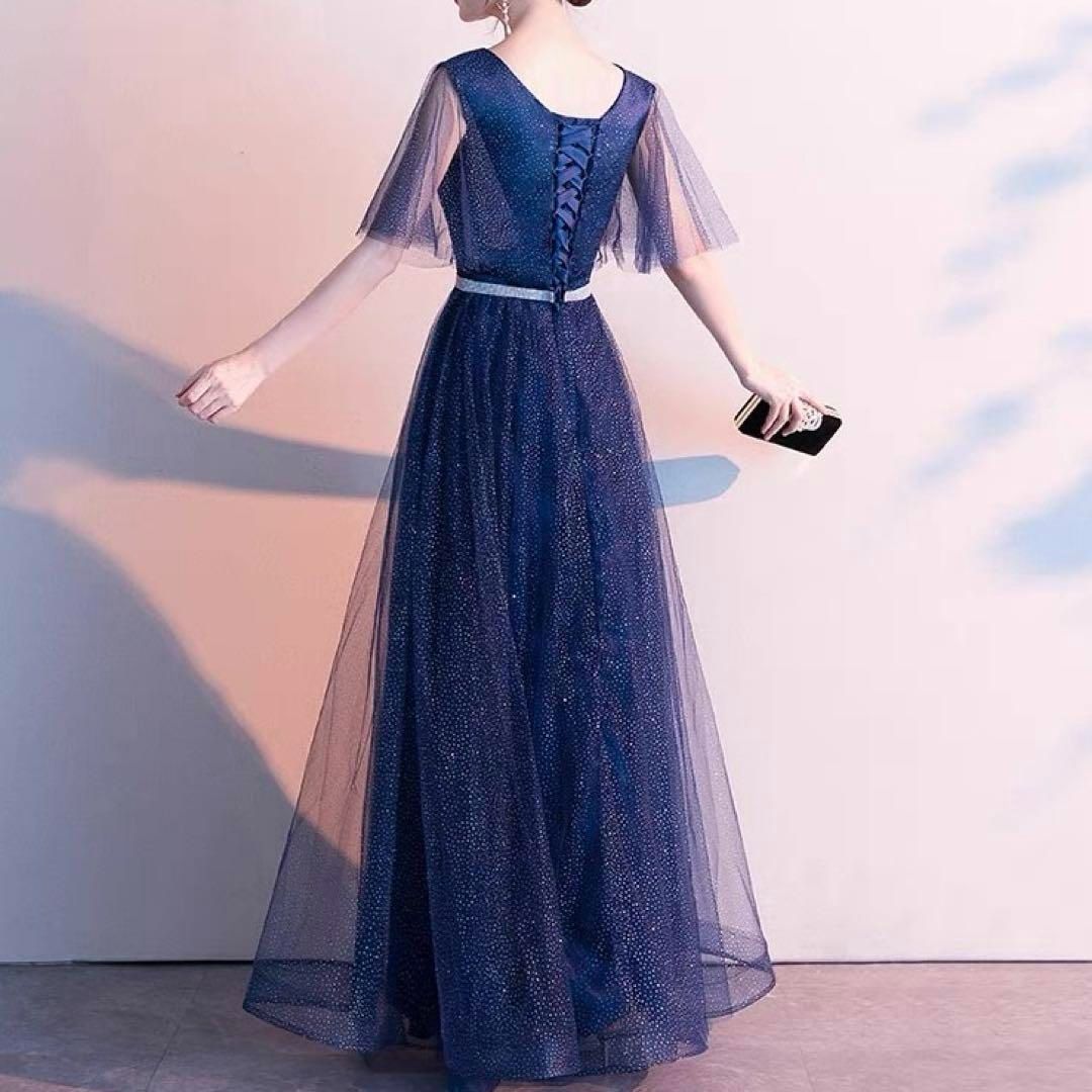 煌びやかな生地のシンプルオシャレなVネック イブニングドレス