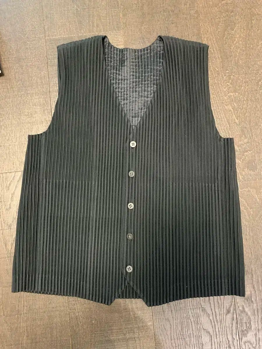 HOMME PLISSÉ オムプリッセ ベーシック ボタンベスト