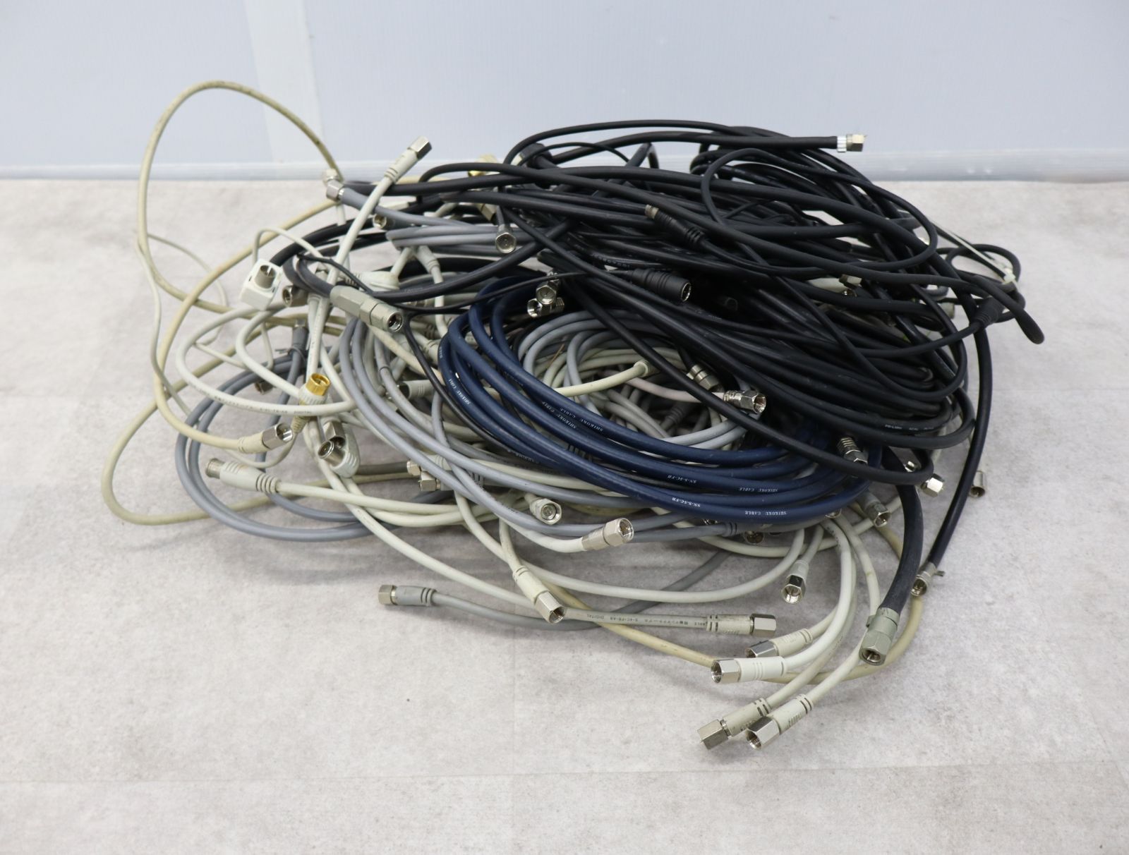 ケーブル 大量まとめ 50本まとめ テレビ アンテナケーブル 地デジ BS CS 映像 テレビ線 配線 O 8563