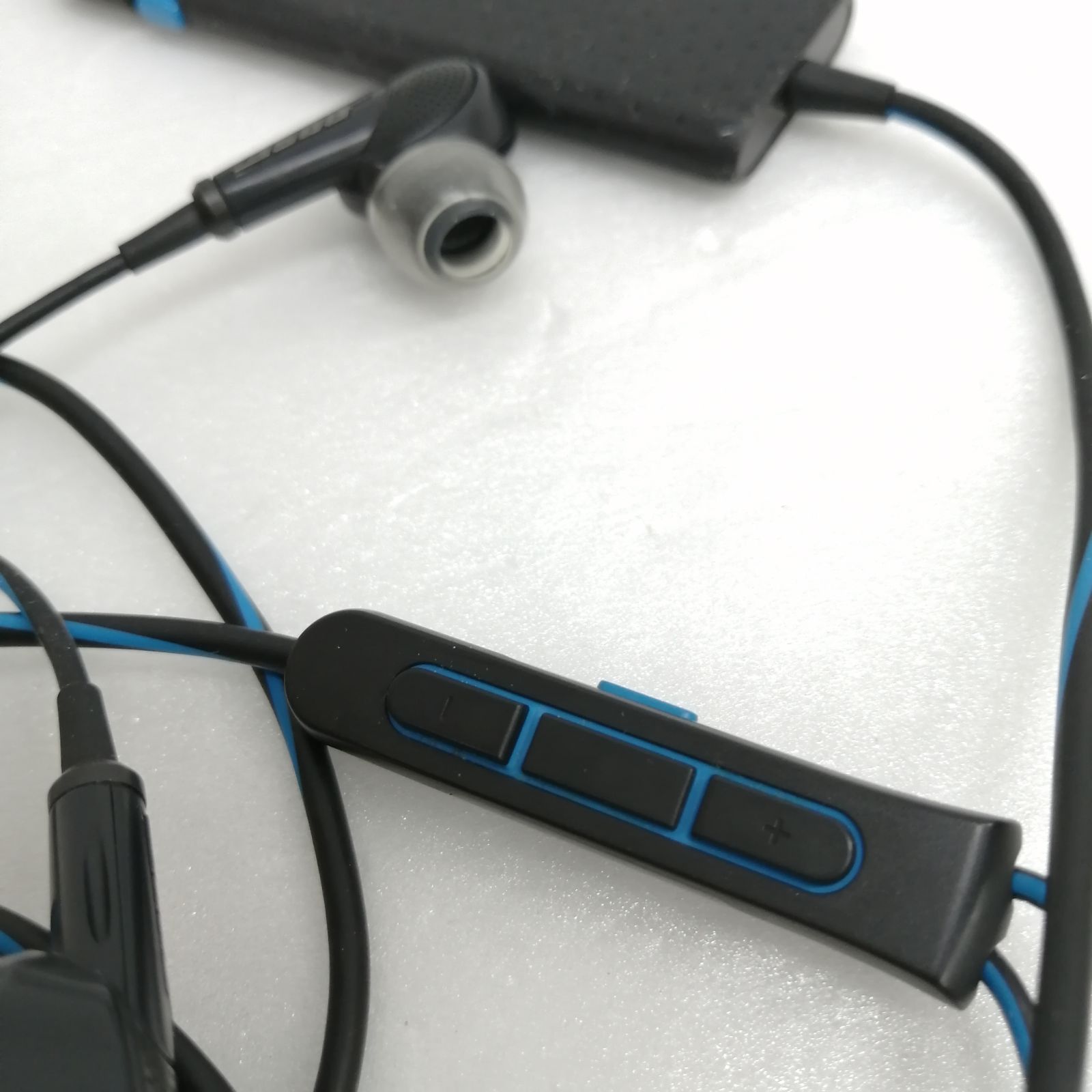 イヤホン bose qc20 Amazon.com: Bose QuietComfort 20 Acoustic Noise Cancelling