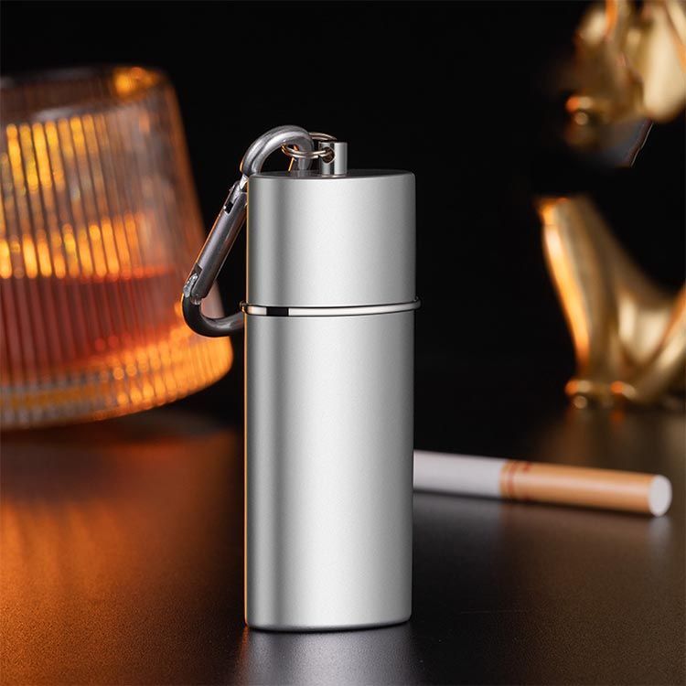 Stussy カラビナ、携帯灰皿、ライト 小物3点セット Stussy カラビナ、携帯灰皿、ライト 小物3点セット