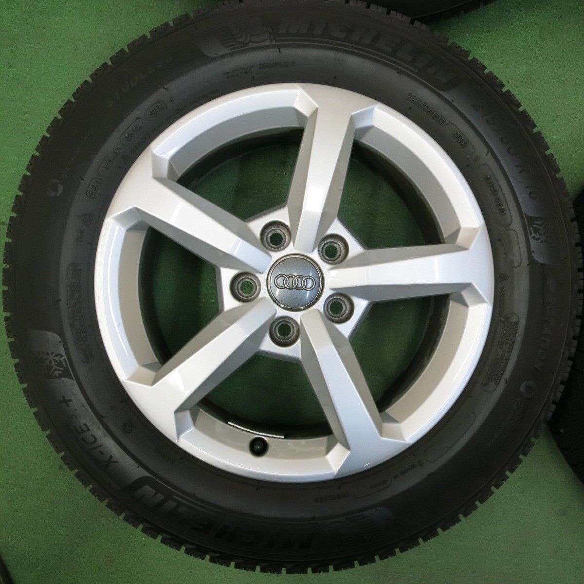 19年製タイヤ　バリ溝　205/60R16 プリウスα純正　ノア ヴォクシー 19年製タイヤ バリ溝 205/60R16 プリウスα純正 ノア ヴォクシー 現行