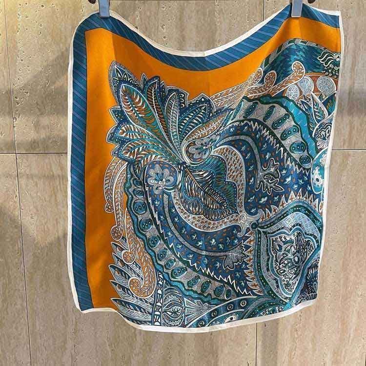 シルクスカーフ シルク100% 正方形 オフィススカーフ ネッカチーフ 絹 プリント 53cm×53cm ネックスカーフ 小さい 馬 紫外線防止 ギフト きれい色 夏 大人 猫 花柄 cjfj144935