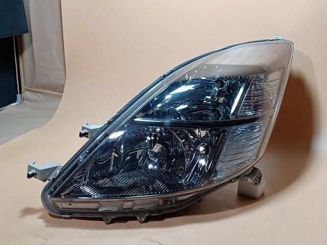 コーティング済 アイシス ANM15W 左ヘッドランプ ヘッドライト プラタナ 4WD スタンレー 44-61 81170-44280 8S6